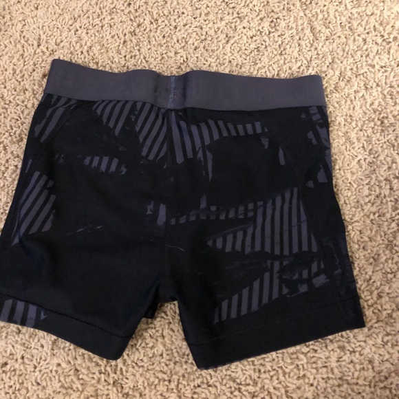 under Armour spandex - Picture 3 of 4